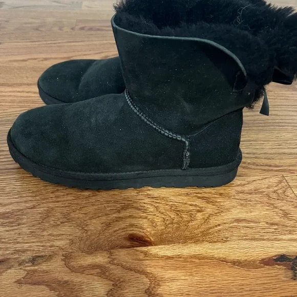 Used UGGS - Picture 5 of 5